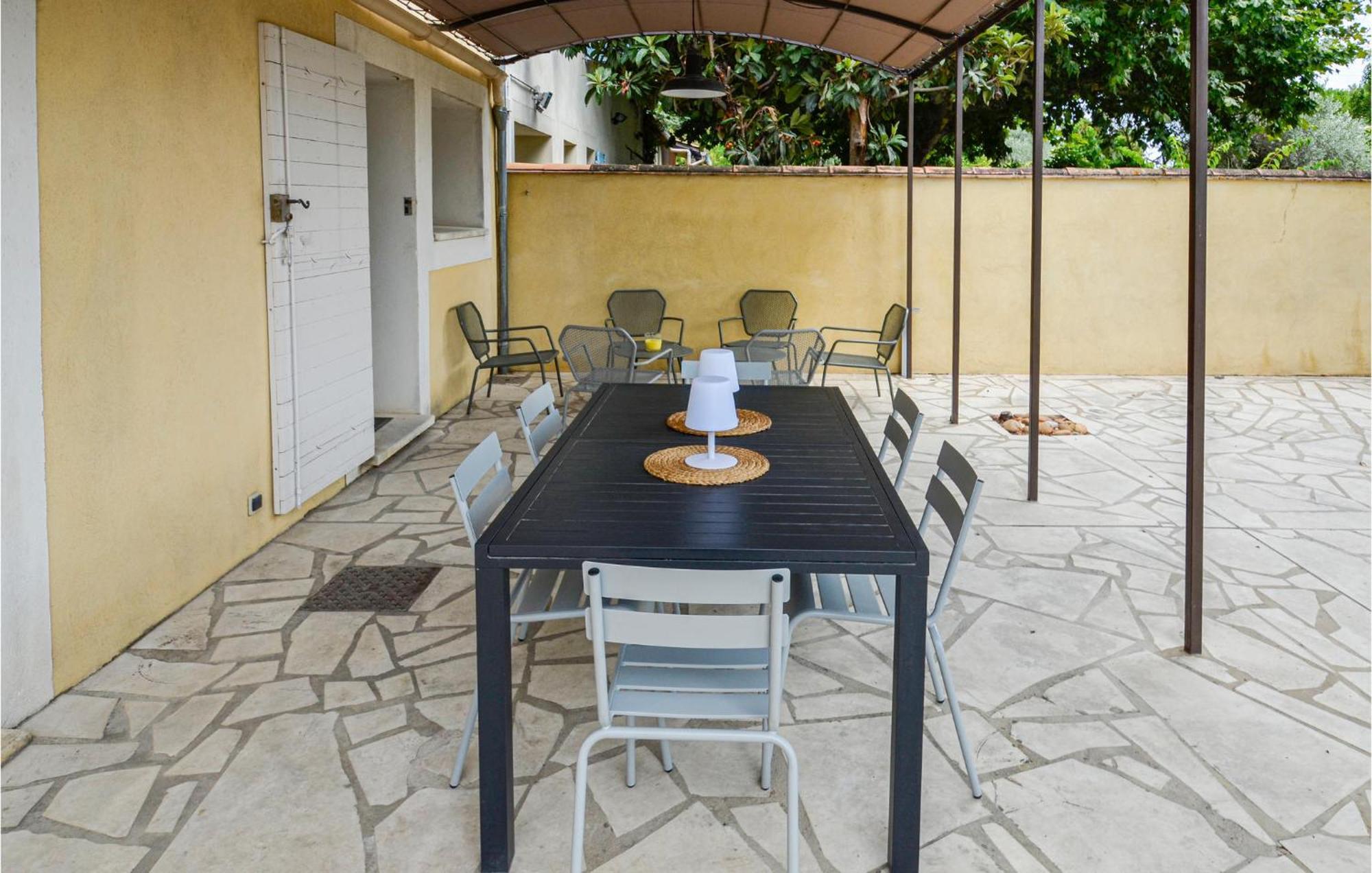 3 Bedroom Awesome Home In Chateuneuf De Gadagne Châteauneuf-de-Gadagne 외부 사진